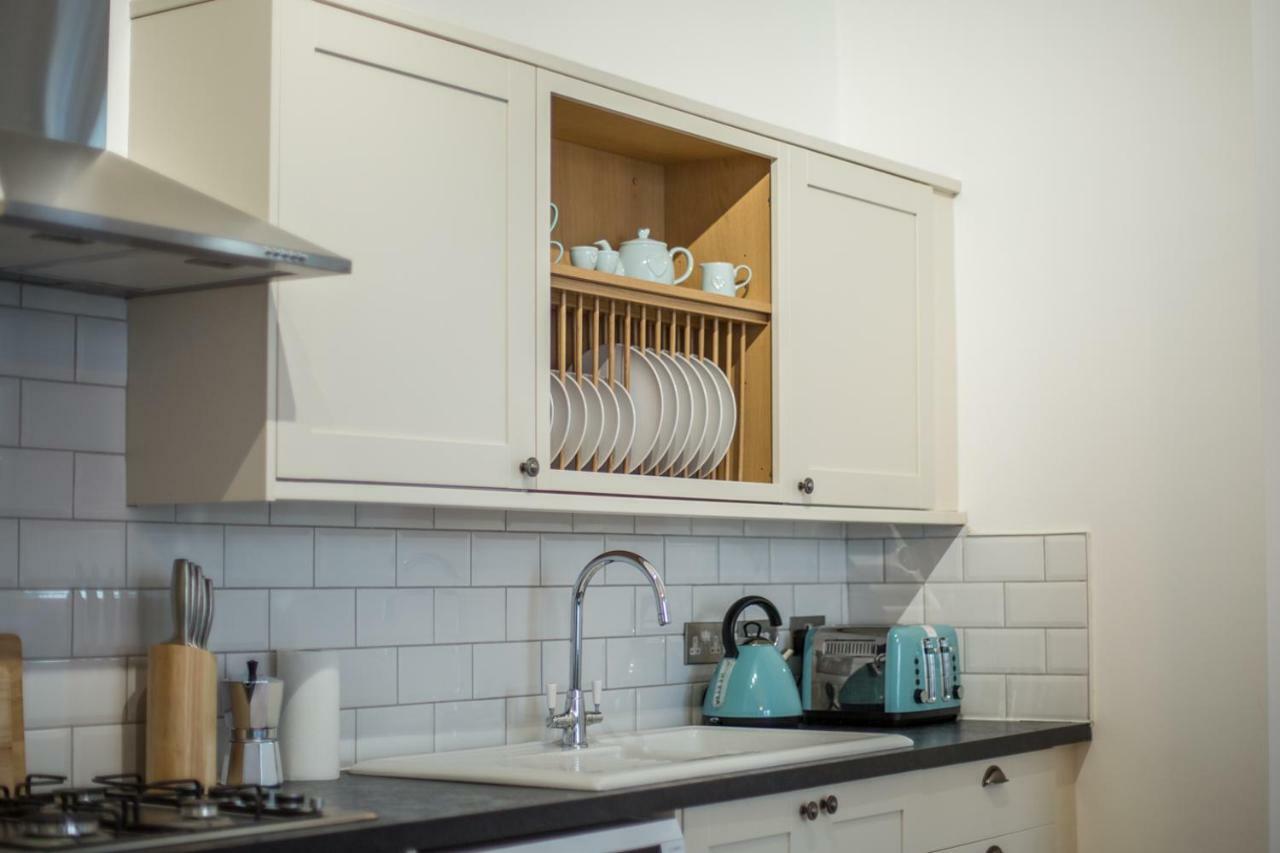 Stylish Apartment Close To Gloucester Quays & Docks Exterior photo