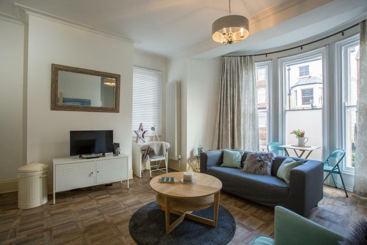 Stylish Apartment Close To Gloucester Quays & Docks Exterior photo