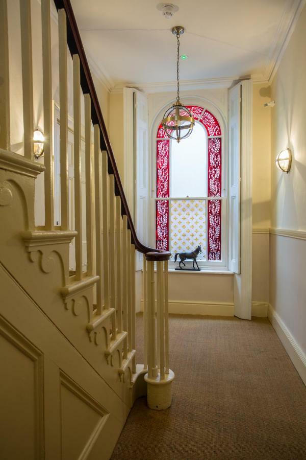 Stylish Apartment Close To Gloucester Quays & Docks Exterior photo