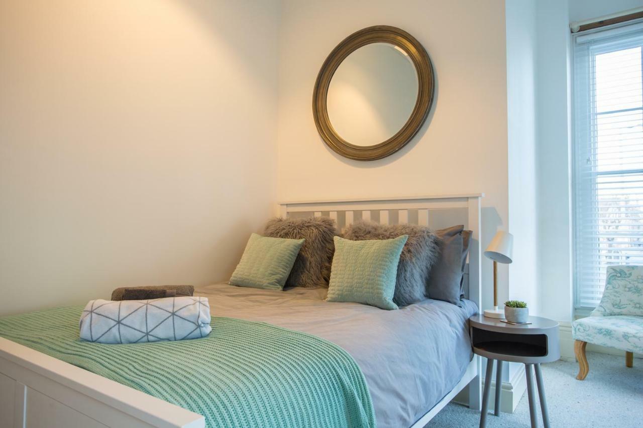 Stylish Apartment Close To Gloucester Quays & Docks Exterior photo